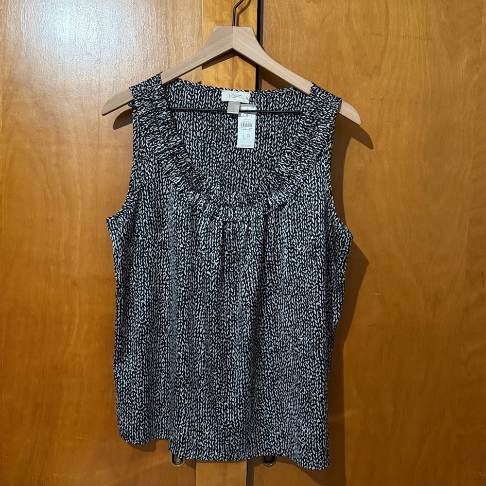 LOFT Black and White Abstract Chevron Print Sleeveless Blouse Size Large Petite